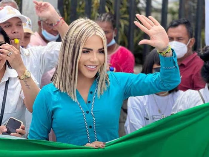 So a province in my country has a recently elected mayor who used to do Onlyfans and even used the money from it to pay for her campaign. The name is Maria Fernanda Vargas for the curious degenerates