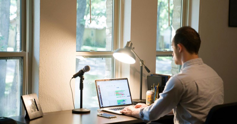 ‘We can’t let our dog outside if we’re not on break’: Boss demands work-from-home employees text him every time they leave their desks, inspires malicious compliance solutions