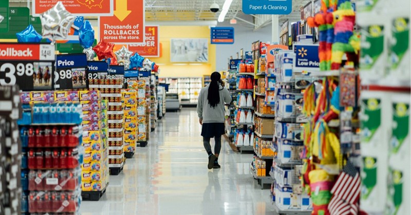 Grocery store chain charges employees $2 to wear shorts during heat wave: ‘Where does the money go?’