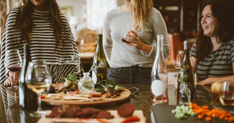 ‘If we ordered a hamburger she would cause drama’: Fed-up woman ditches vegan friend after group dinners get awkward