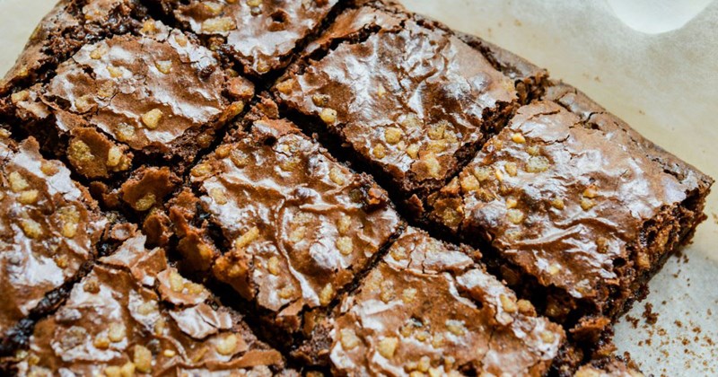 Dad bakes brownies with his 2-year-old son for office potluck, coworker who hates kids complains about it to HR: ‘This co-worker said it wasn’t fair that I made a dish she wouldn’t eat’