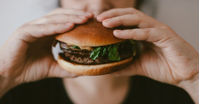 Strict vegan dad flips out when 15-year-old son eats a hamburger at a relative’s house, son retorts: ‘He totally flipped out’