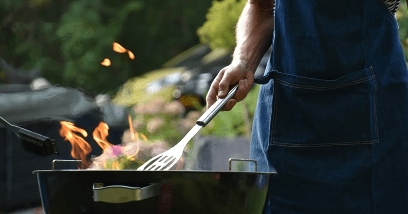 Thoughtless man complains to friend that nobody came to cookout he invited ‘all his friends’ to, ignores the fact he didn’t invite her: ‘The invitees knew something that you learned’