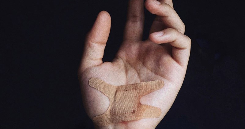 Employee accidentally injures finger while working from home, company claims it’s a work-related accident and bans working from home for all employees: ‘My colleagues are annoyed with me’