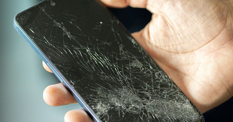 23-year-old uncle smashes his brothers phone after he refuses to pay for the TV his 12-year-old son broke: ‘My mom said it was an accident, my dad said I could just replace it myself’