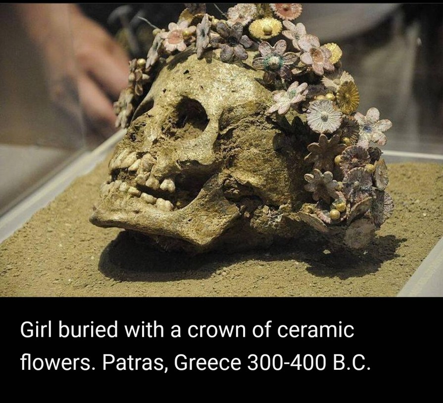 Ancient Greek goth girl – meme