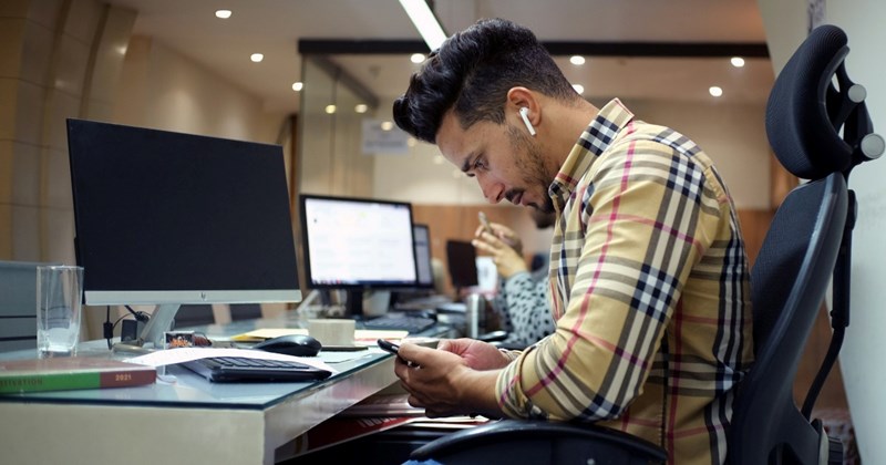 ‘They’re showing us their contempt’: Bosses cut employee bonuses by 90% without warning, claim it reflects the quality of their work