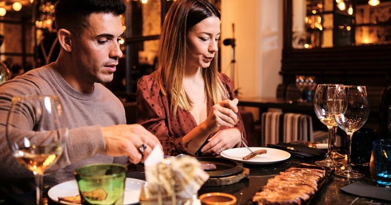 Entitled sister left with a $700 check after demanding her vegetarian brother foot the bill for her 12-person steakhouse reservation, he immediately bails: ‘She just wanted a free fancy meal’
