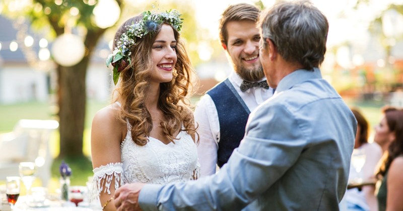 Dad gives 29-year-old son $15,000 towards wedding, younger sister protests because he couldn’t pay her student loans: ‘We cut her off financially’