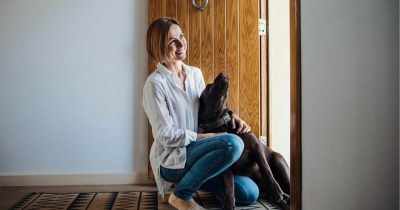 ‘I don’t appreciate randos at my house’: Woman house-sitting for free lets friend inside for 5 minutes to pick up food, homeowner freaks out on her